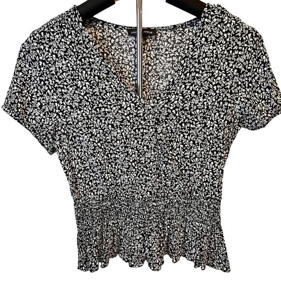 Feminine Boho Black & White Floral Flutter Sleeve Blouse Smocked Waist Medium - Picture 2 of 9